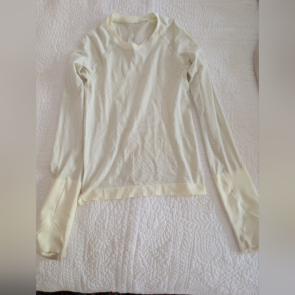 Lululemon Size Zero Swiftly Long Sleeve Green Color (More Green In Person)